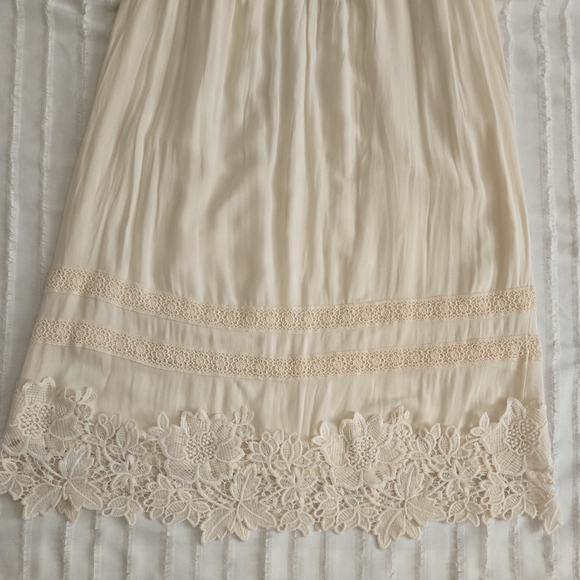 Taylor & Sage Cream Skirt - Picture 7 of 8